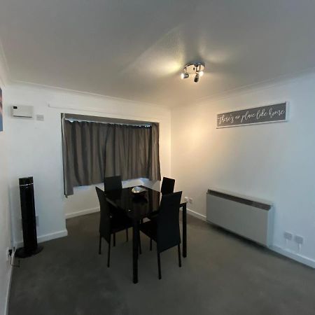 Marie'S Serviced Apartment 2 Bed Olivier Court Bedford Bagian luar foto