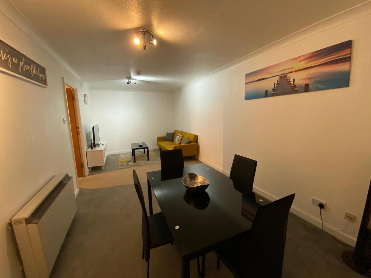 Marie'S Serviced Apartment 2 Bed Olivier Court Bedford Bagian luar foto